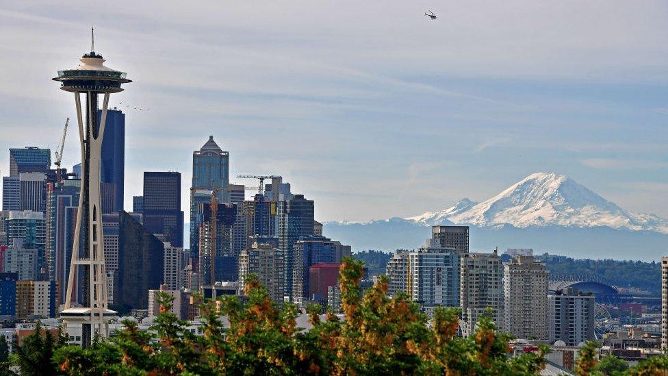 Mount Rainier seen from Seattle