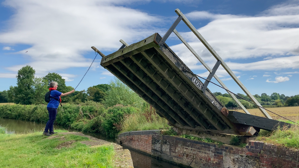 Wooden lift bridge