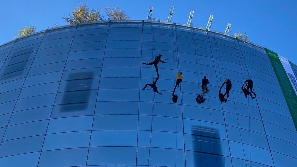 Climbers scale down the Boijmans Van Beuningen