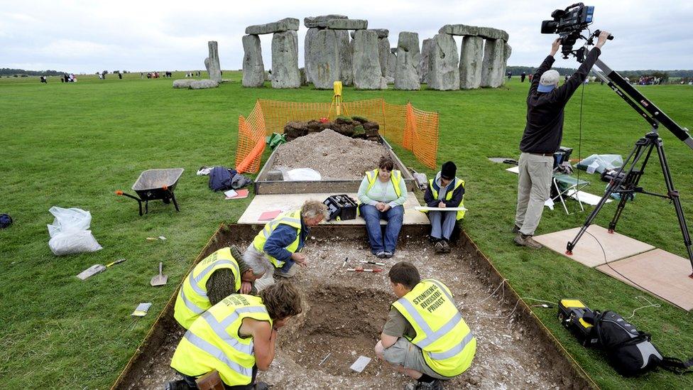 Stonehenge dig