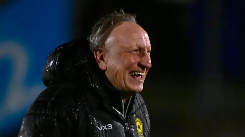 Warnock consigue su primera victoria como entrenador del Torquay