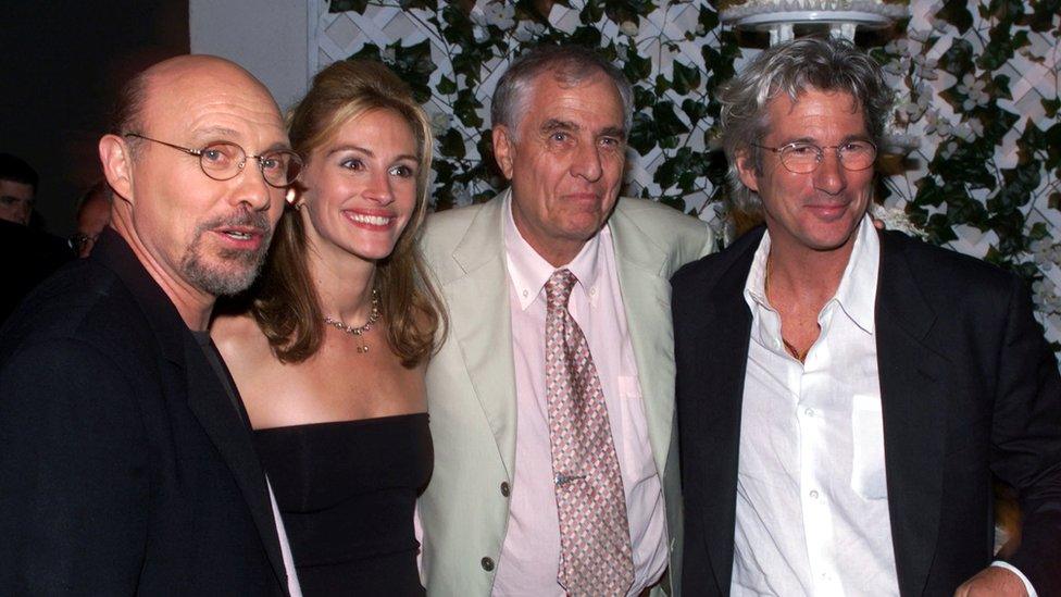 From left to right: Hector Elizondo, Julia Roberts, Garry Marshall and Richard Gere at the July 1999 premiere of Runaway Bride