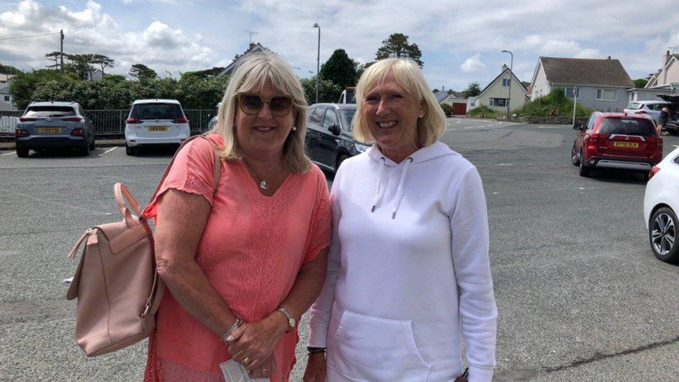 Gill Simpson and Dawn Warburton, holidaymakers