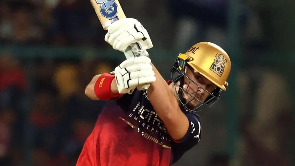 Bethell juega mientras Kohli sella la victoria del RCB sobre Gujarat.
