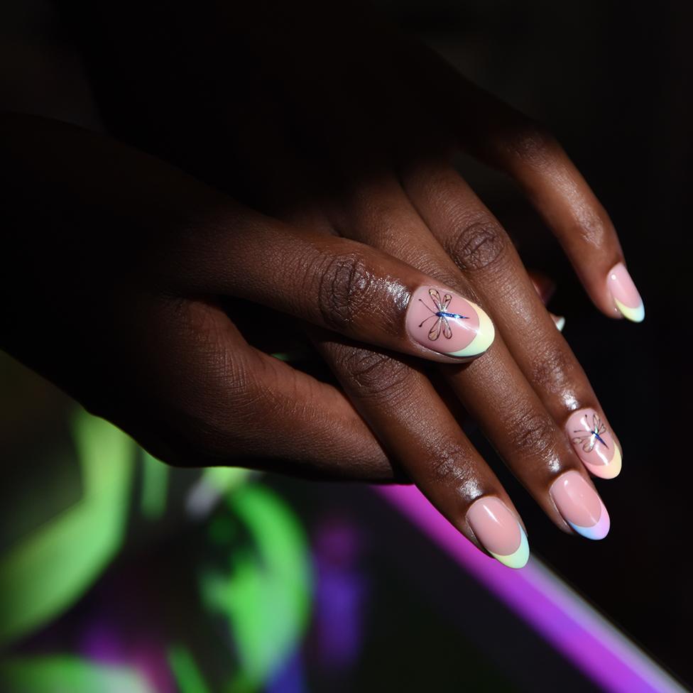 Taiba Akuhuetie has her nails done by Anouska Anastasia