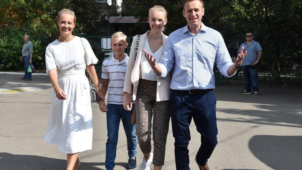 Alexei Navalny (R), his daughter Daria (2R), son Zakhar (2L) and wife Yulia (L)