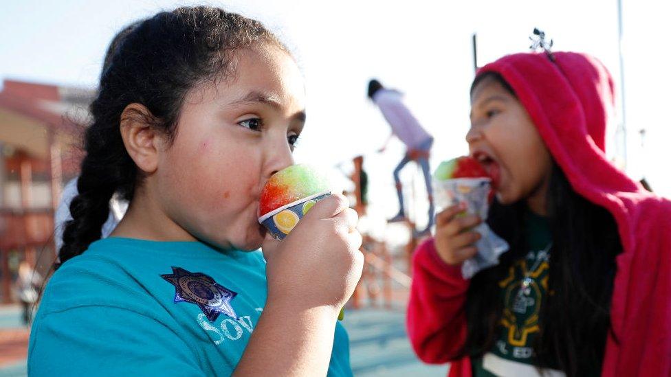 Girls-eating-ice-cream.