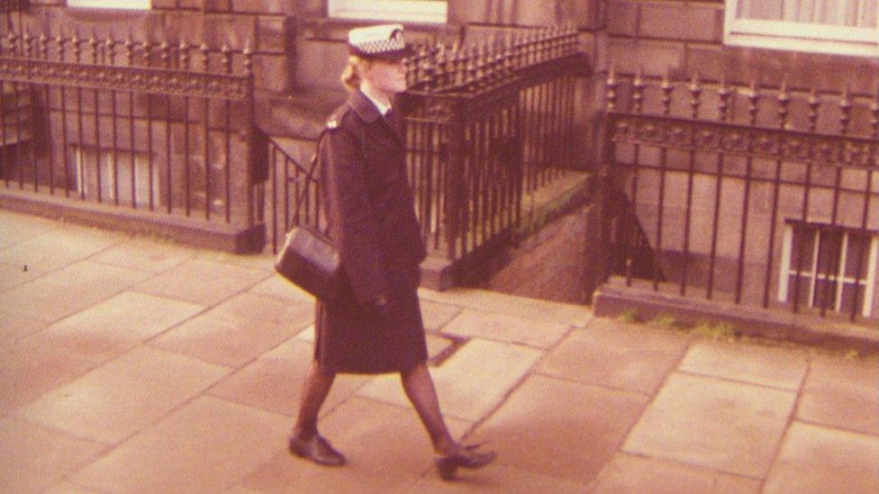 The policewoman's uniform included a handbag