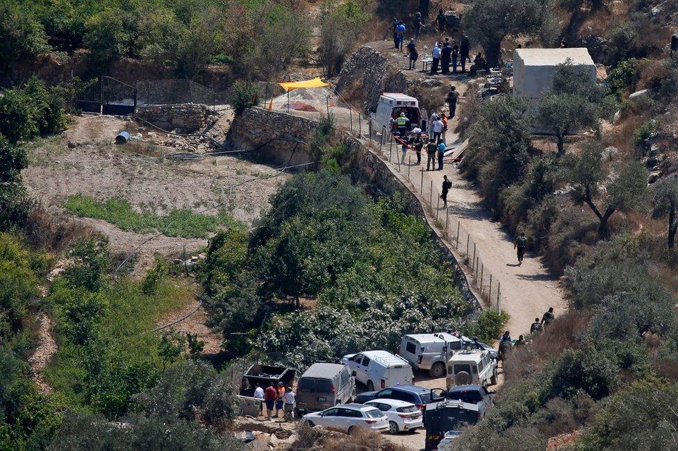 Israeli medics and security forces gather at the site of a bomb explosion that killed an Israeli teenager, near the settlement of Dolev in the occupied West Bank (23 August 2019)