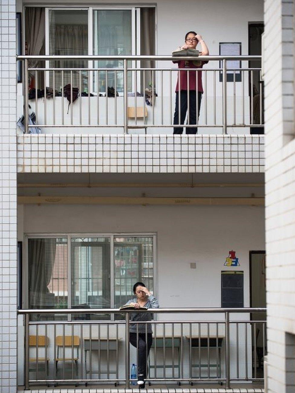 Students study in Changsha, Hunan, China (3 June 2016)