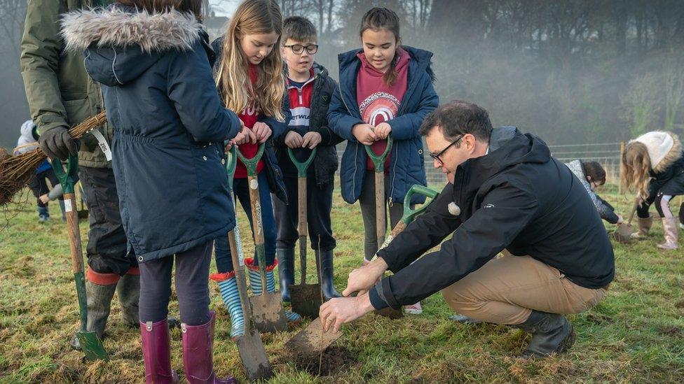 kids planting trees.