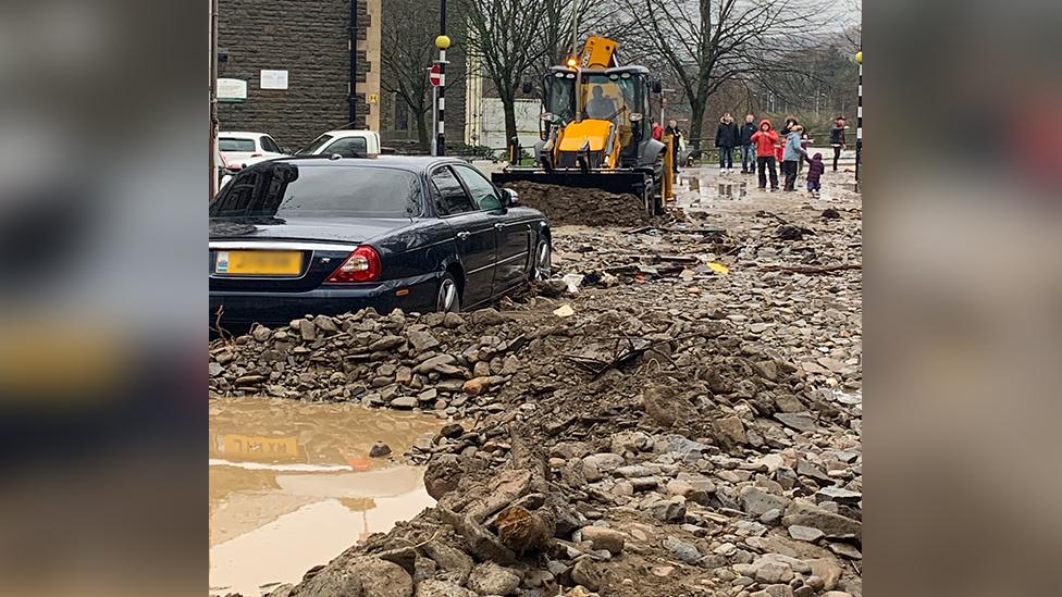 Rocks around a car in Mountain Ash