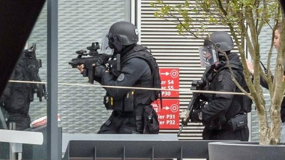 Police at Orly airport (18 March 2017)