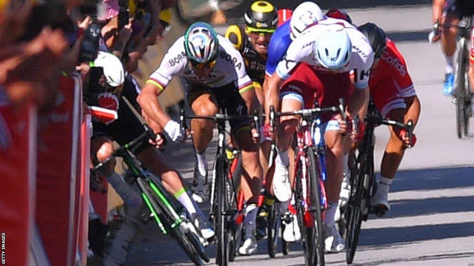 Mark Cavendish and Peter Sagan crash heavily at the 2017 Tour de France