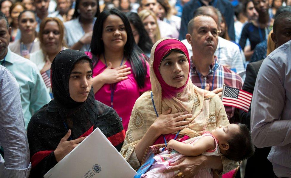 New US citizens recite the pledge