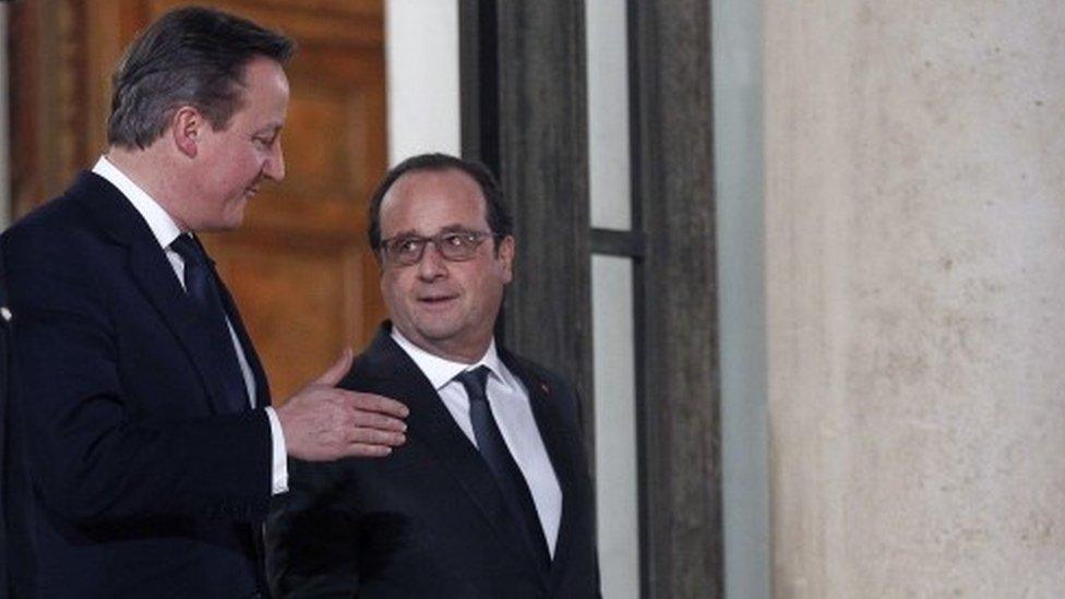 French President Francois Hollande (right) accompanies British Prime minister David Cameron after their meeting at the Elysee palace (15 February 2016)