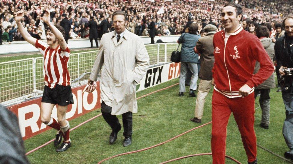 Bobby Kerr and Bob Stokoe celebrate their victory