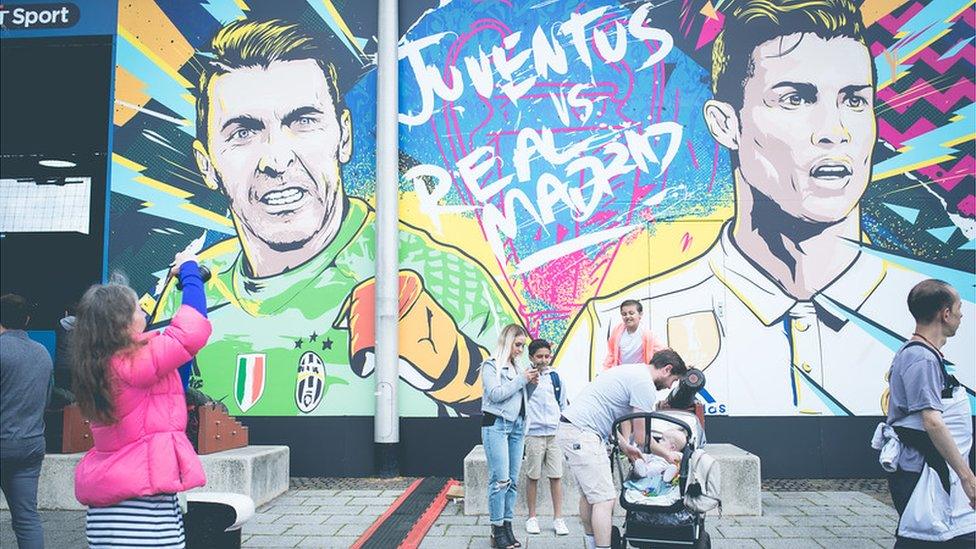 Pwy fydd yn llwyddo Buffon ynteu Ronaldo