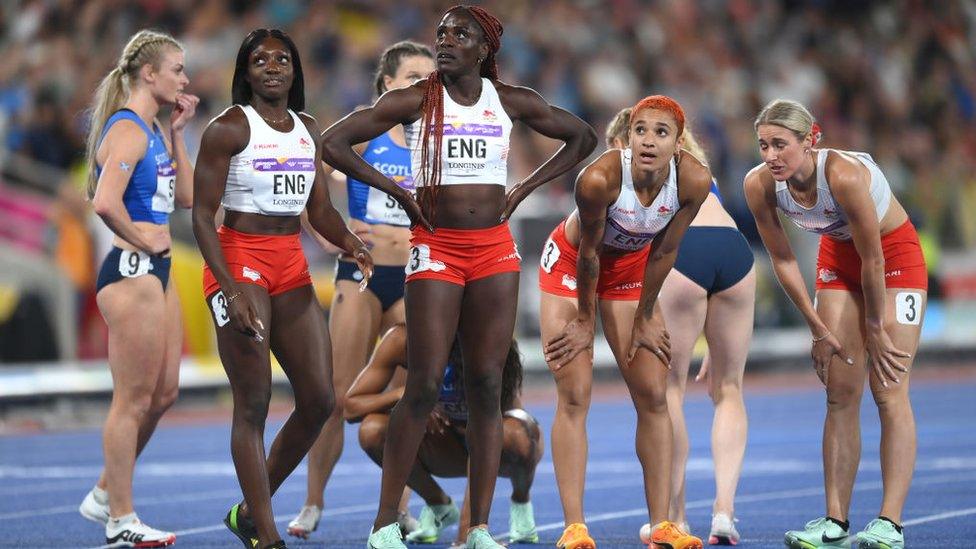 england-women-relay-team.