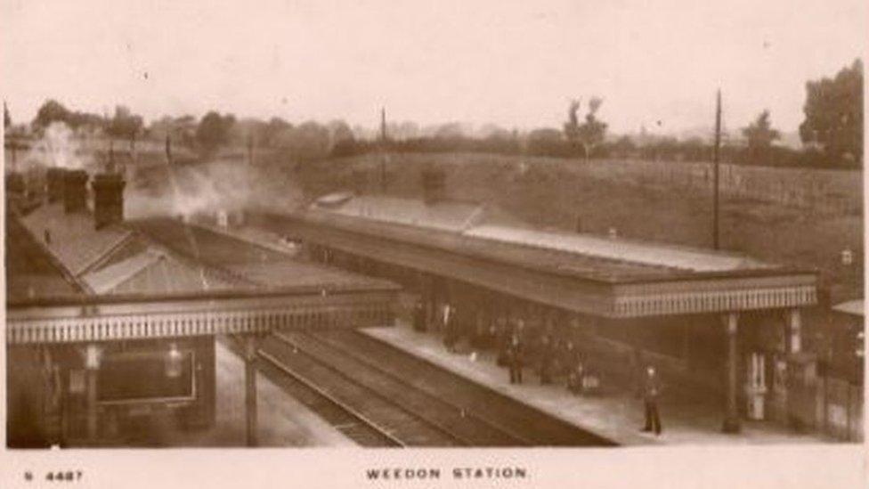 Weedon railway station