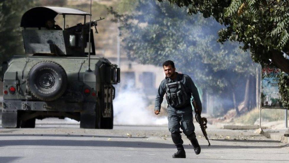 Afghan police take positions near the intelligence training centre in Kabul attacked by gunmen. Photo: 16 August 2018