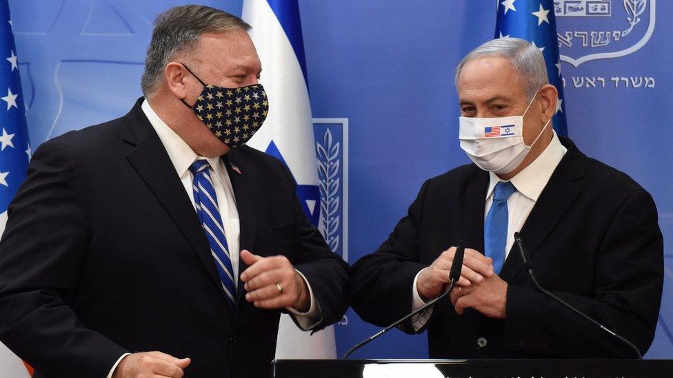 US Secretary of State Mike Pompeo bumps elbows with Israeli Prime Minister Benjamin Netanyahu in Jerusalem (24 August 2020)