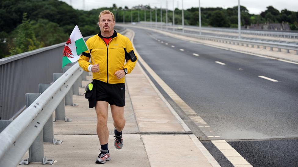 Eddie Izzard running in 2010