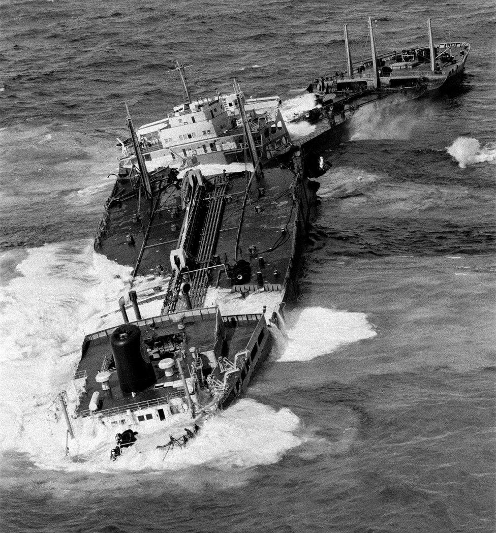 Torrey Canyon sinking