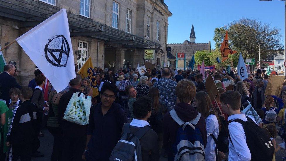 Protestwyr yn Aberystwyth