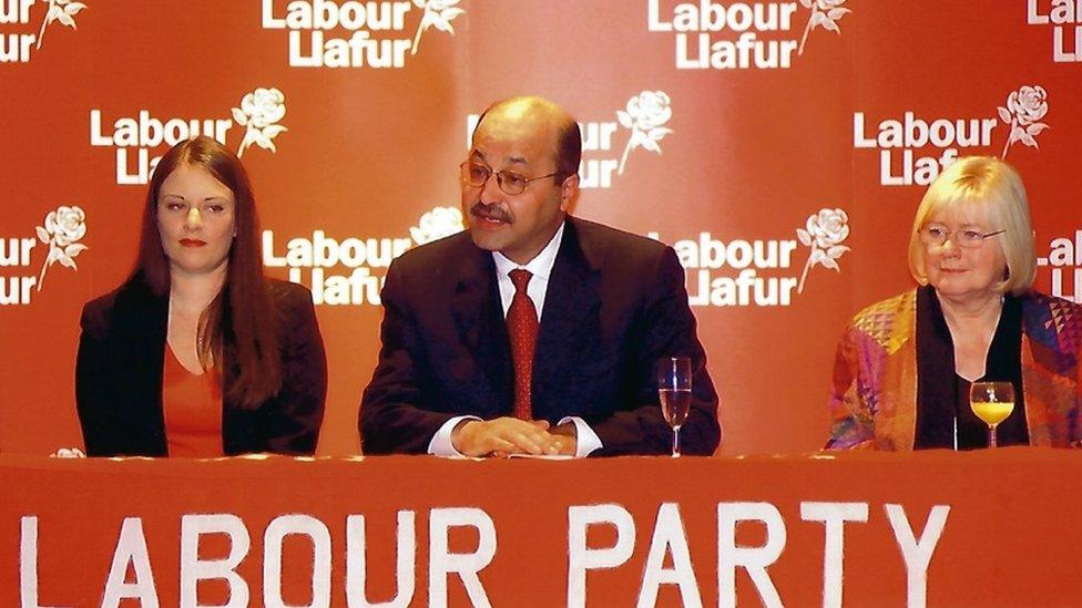 Vikki Howells and MP Ann Clwyd welcome former Iraq deputy PM Barham Salih to Cynon Valley in 2004