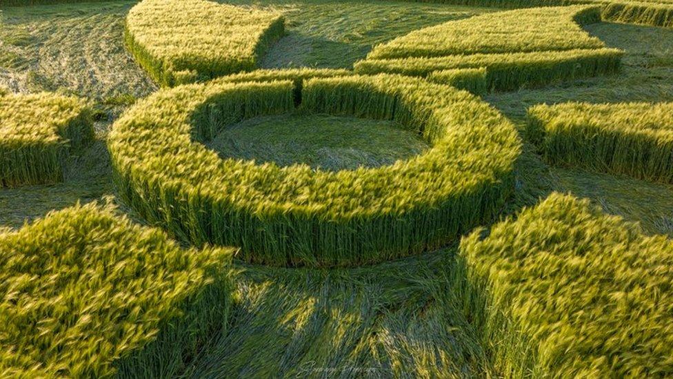 This crop circle was discovered in Broad Hinton, Wiltshire