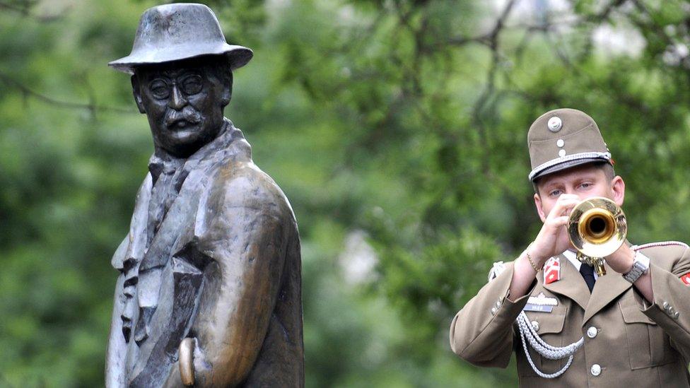 Imre Nagy statue, 2009 file pic