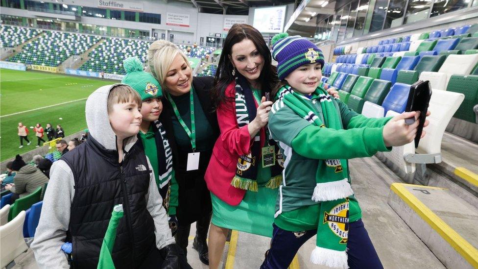 Picture of Kelly Robinson taking a selfie with Oliver Smyth, Kate McCool, Michelle O'Neill and Emma Little-Pengelly.