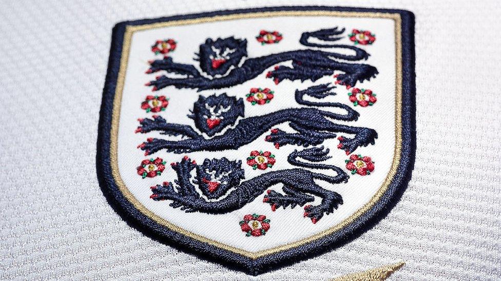 England-football-badge-featuring-three-lions.