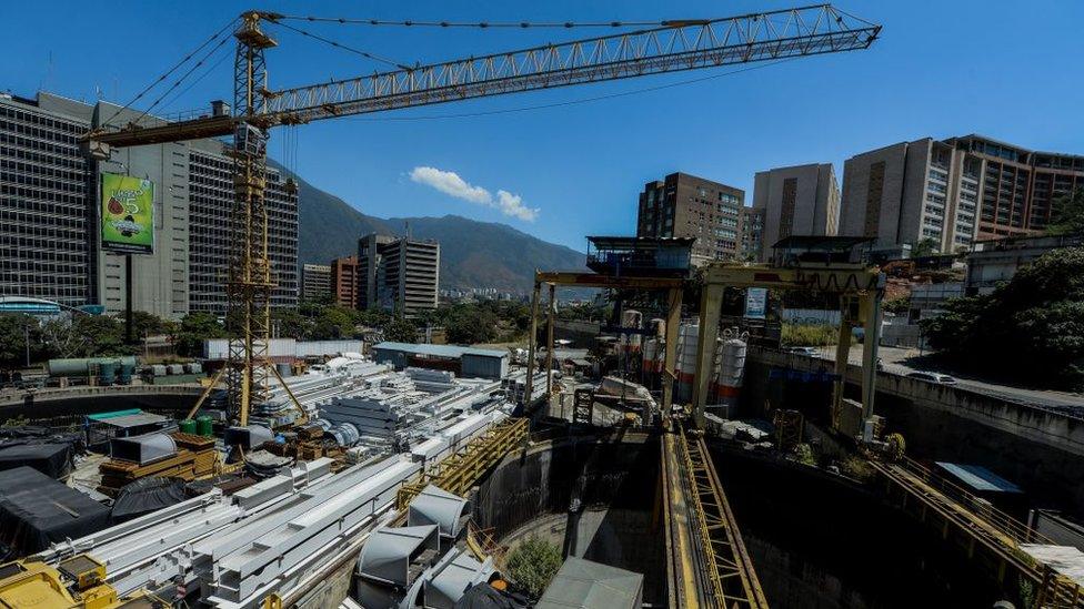 An overview of the construction of the subway in Caracas, Venezuela, by Brazilian company Odebrecht