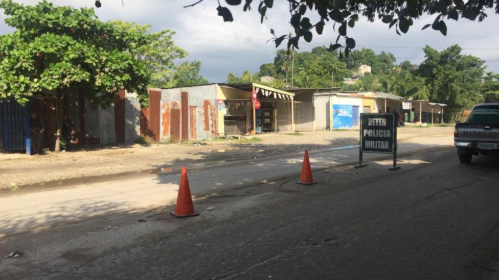 A police checkpoint at the Lopez Arellano neighbourhood