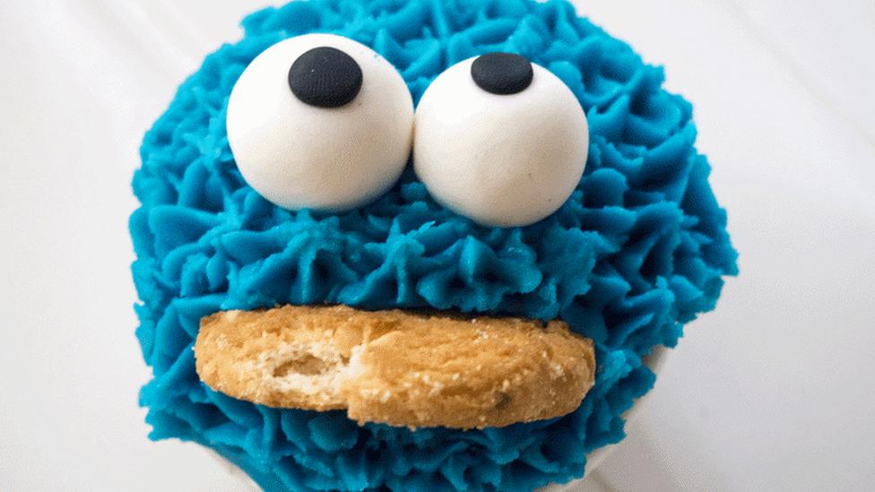 Cookie monster cake