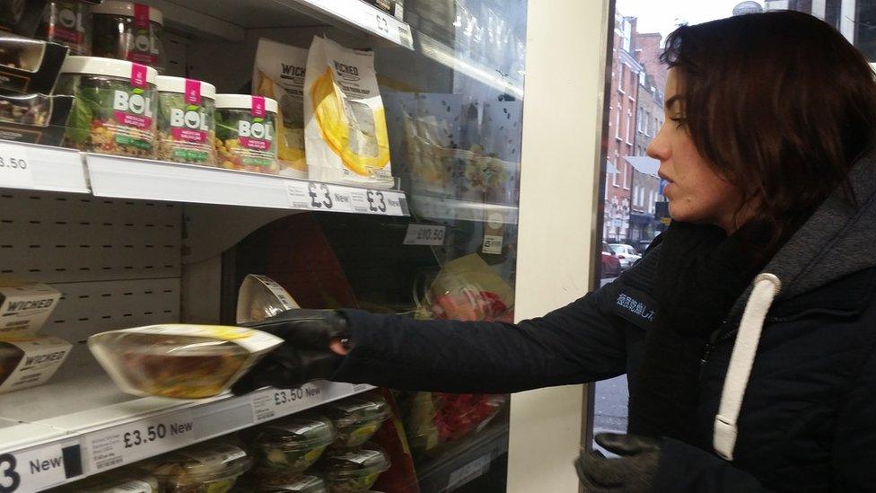 Joanna choosing her lunch