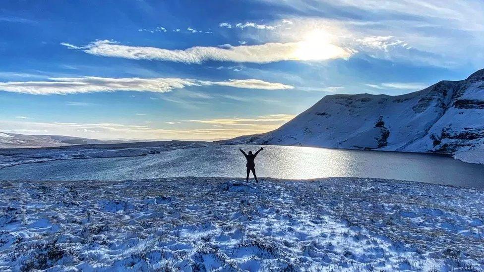 Llyn y Fan Fawr, sydd ar droed Fan Brycheiniog