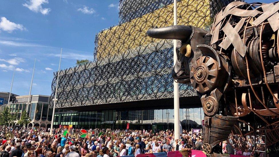 Bull in Centenary Square