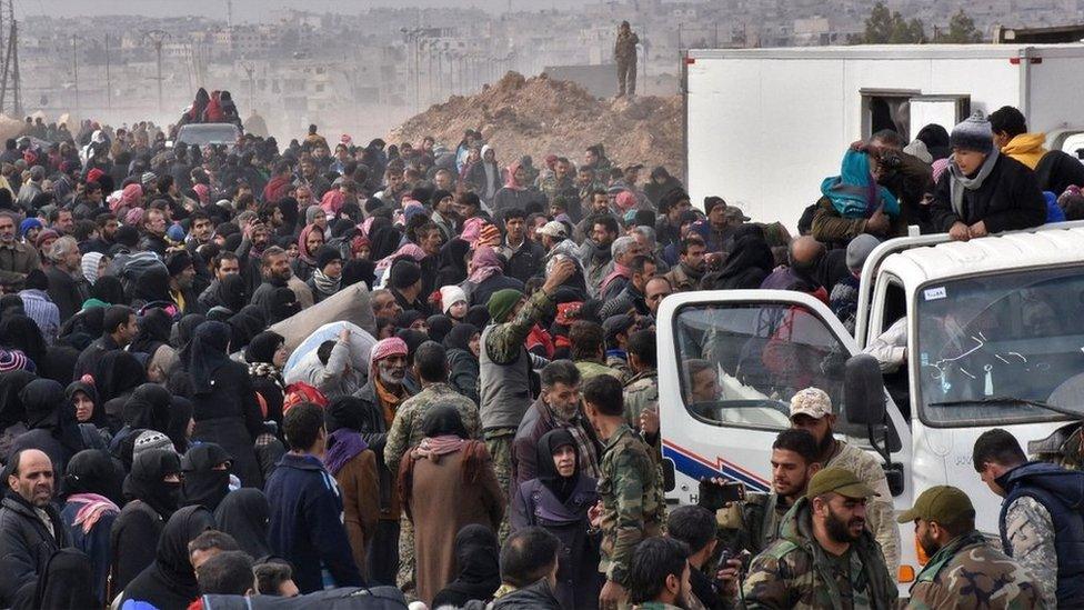 Displaced Syrian families queue to board government buses in the government-held eastern district of Jabal Badro, Aleppo (29 November 2016)