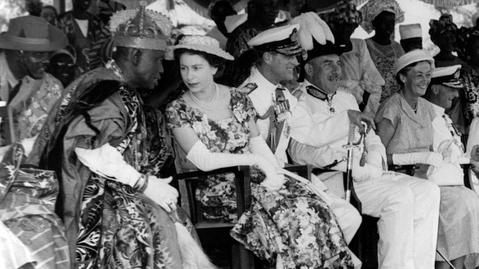 Queen Elizabeth with Chief Oba Adenji-Adele II