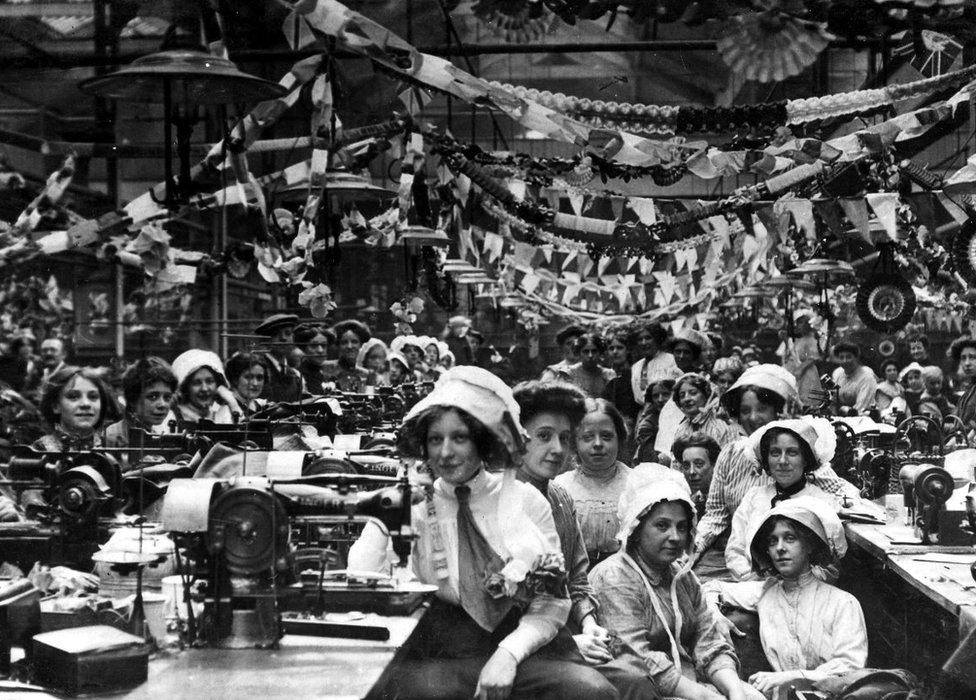 1911 factory sewing staff