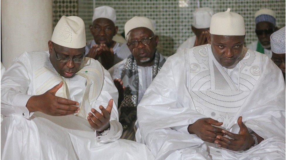 President Adama Barrow (right) prays alongside Senegalese President Macky Sall (20 January 2017)