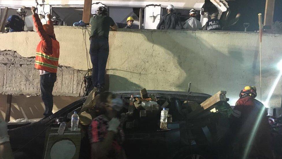 Rescue workers search for survivors at the Enrique Rébsamen school in Mexico City, 20 September 2017