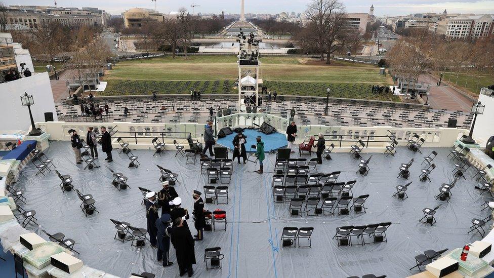 Inauguration rehearsal disrupted by security alert (18 January)