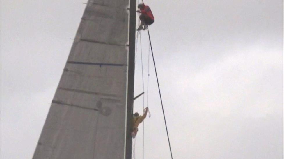 Gavin Reid going to rescue crewman