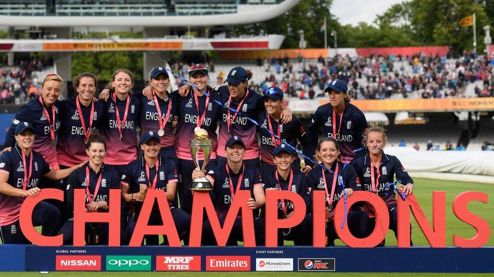 Womens-England-cricket-team.