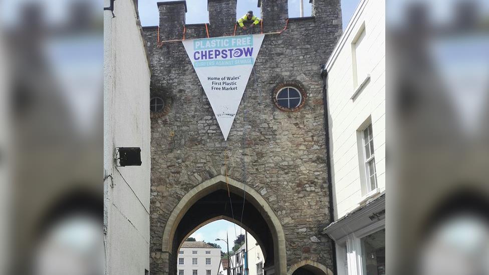 A plastic banner which reads 'plastic-free Chepstow'