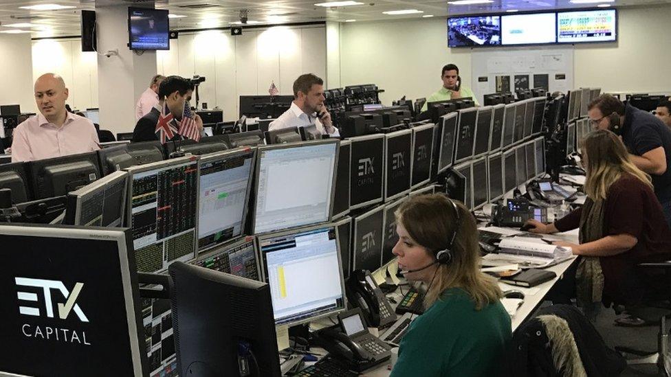 Traders at ETX, 7 October 2016